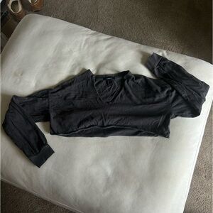 Forever 21 cropped v neck long sleeve in charcoal grey -size s